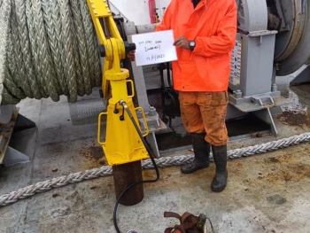 AFRICAN T MOORING WINCH TEST WITH CREW MEMBERS